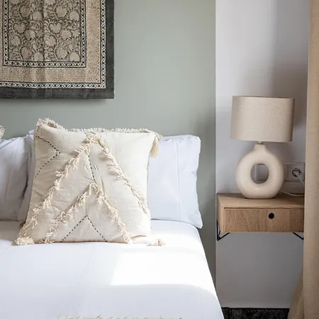 Apartman 3 Bdr In Cornella 5 Mins Form The Metro *
