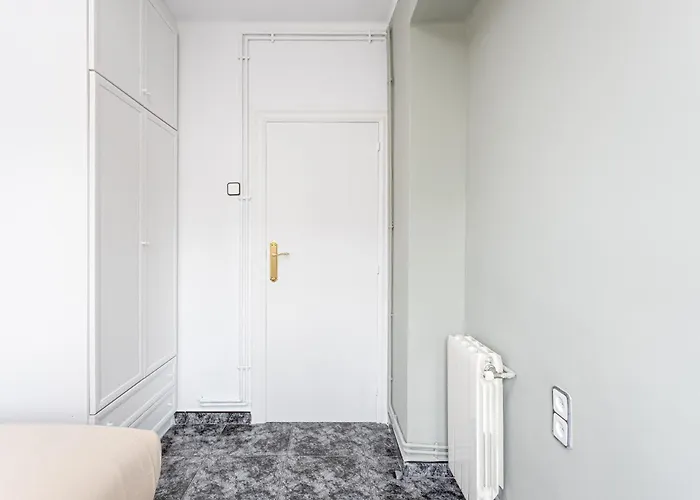 3 Bdr In Cornella 5 Mins Form The Metro Appartement *