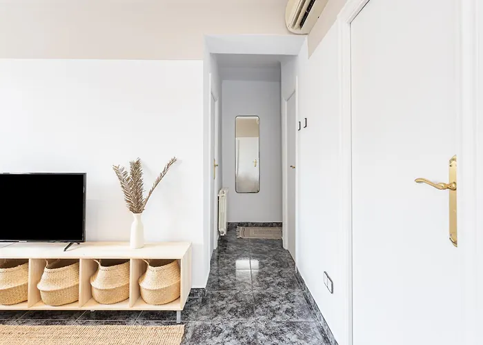3 Bdr In Cornella 5 Mins Form The Metro *