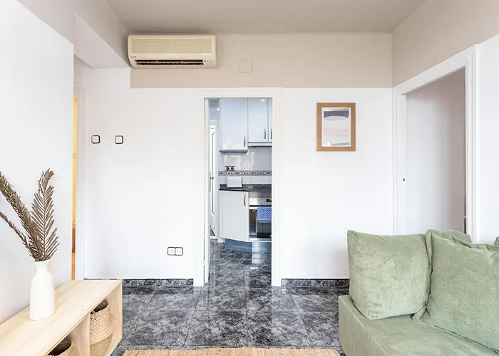 3 Bdr In Cornella 5 Mins Form The Metro *