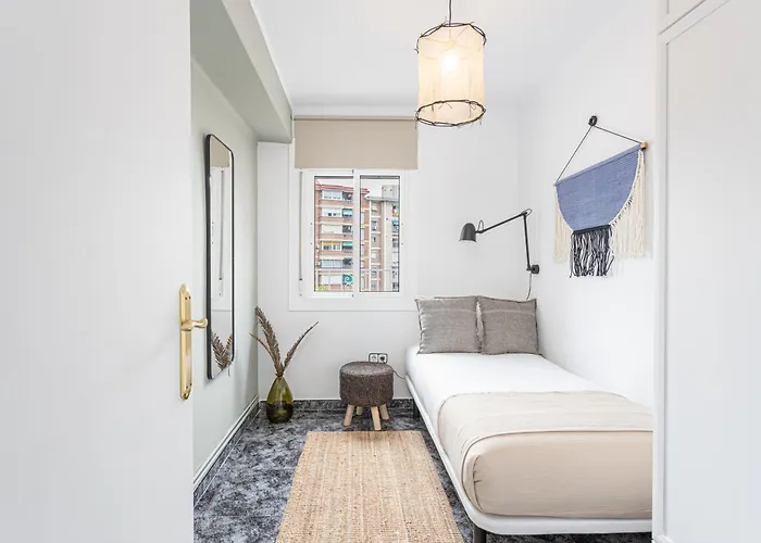 3 Bdr In Cornella 5 Mins Form The Metro * Cornellà de Llobregat