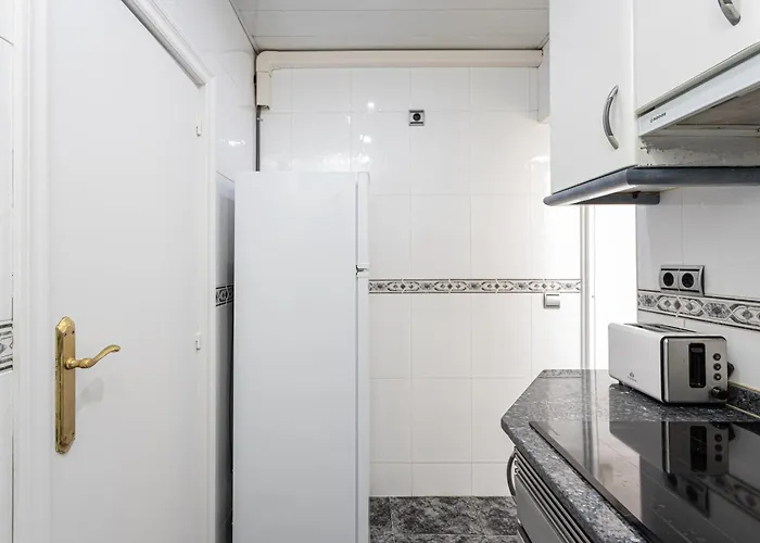Lejlighed 3 Bdr In Cornella 5 Mins Form The Metro