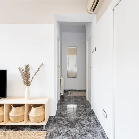 3 Bdr In Cornella 5 Mins Form The Metro *