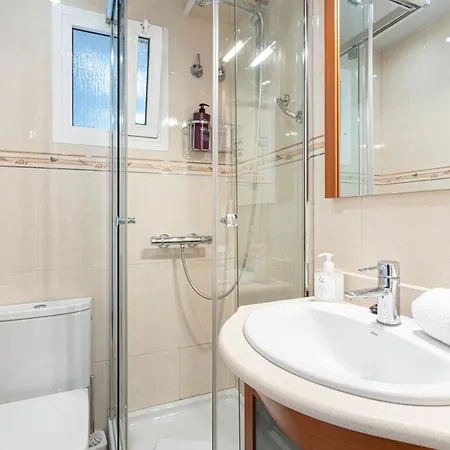 3 Bdr In Cornella 5 Mins Form The Metro Apartment Cornellà de Llobregat